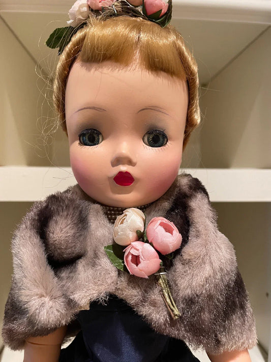 Vintage 1950s Madame Alexander Cissy Doll in Near Mint, Accessories